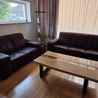 Set van 2 donkerbruine banken