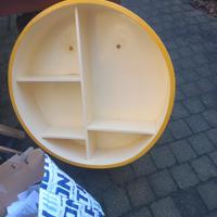 2 kasten rond, wat beschadigd