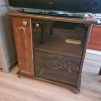 Klein kastje / dressoir met glazen deur