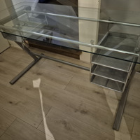 Bureau met glazen blad