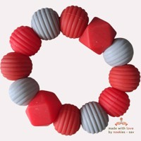Noekies Handgemaakte Bijtring rood grijs - Nieuw!