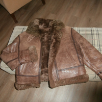 Te koop aangeboden leder dames jack.