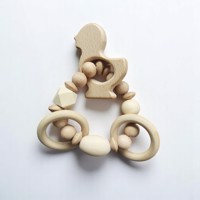 Houten rammelaar dier