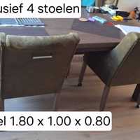 Eettafel + 4 stoelen 