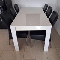 Eettafel met 6 stoelen en salontafel 