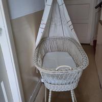 wieg met bekleding en beddengoed