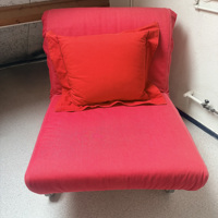 Rode eenpersoons stoelen / logeerbedden