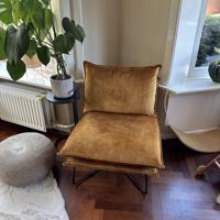 okergele fauteuil velvet stof