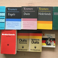 Verschillende woordenboeken v. frans,duits,engels,nederlands