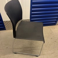 23 stapelbare stoelen