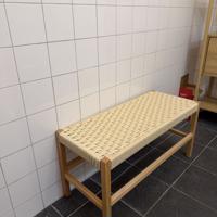 Opbergkast mogelijk met bankje