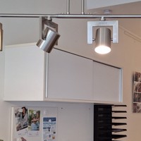Witte hangkastjes met schuifdeurtjes