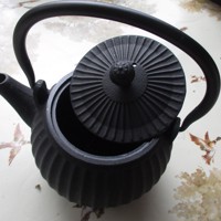 Mooi theepotje in gietijzer