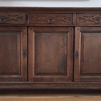 Eikenhouten dressoir