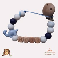 nr 9 noekies naam speenkoord dino langnek lichtblauw wit