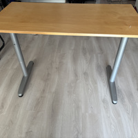 Bureau, verstelbaar en makkelijk mee te nemen 