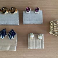 Vier  paar clip oorbellen diverse kleuren en soorten oud