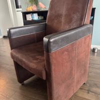 4 donkerbruine eettafelstoelen