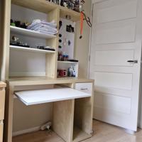 Bureautje met uitschuif plank