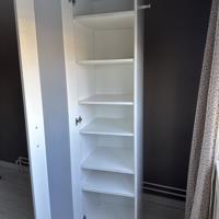 Kast  met planken en enkele deur 