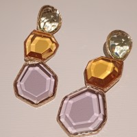 Mooi nieuwe oorbellen. Ze zijn echt niet zwaar om te dragen