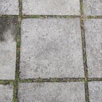 Grijze betontegels voor in de tuin! 