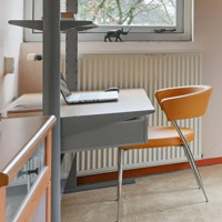 Degelijk bureau, zo goed als nieuw