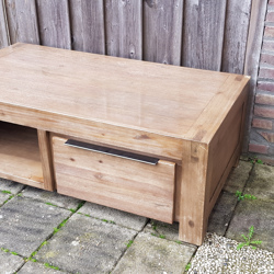 Leuke salontafel met 2 opbergladen nog steeds gratis op te halen