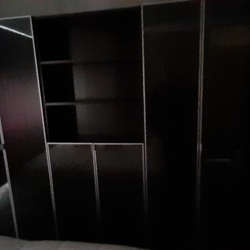 Drie mooie onbeschadigde donkerbruine boekenkasten
