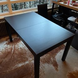 Zwarte IKEA tafel 