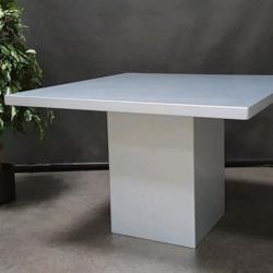 Houten tafel vierkant metallic zilver gespoten 110x110