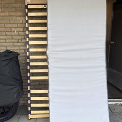 Eenpersoons bed + matras en lattenbodem