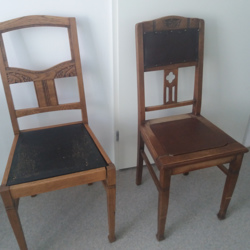 houten stoelen. 2 stuks