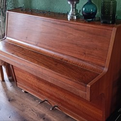 Albert Hahn piano, gestemd 