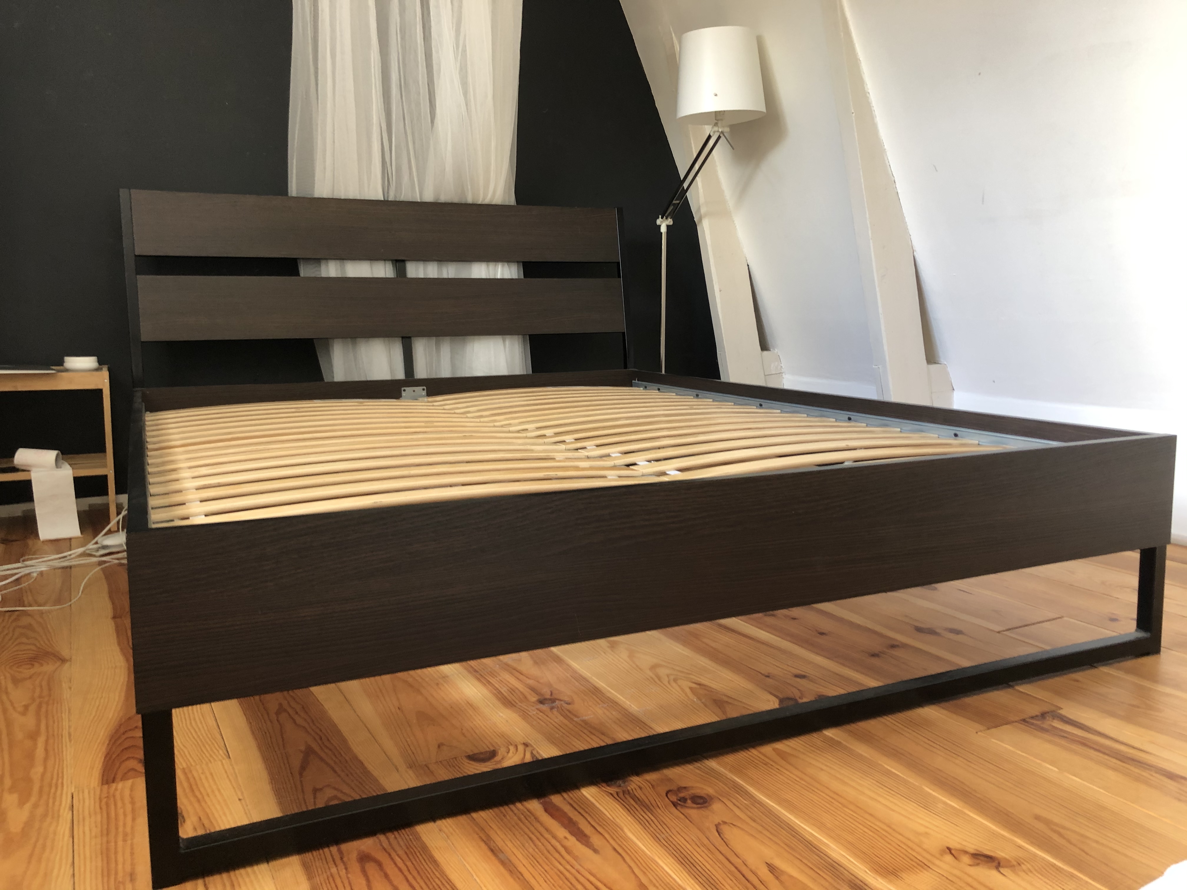 Bed Ikea - zwart - 2m bij 1.60m in Amsterdam - Huis en Inrichting, Slaapkamer -