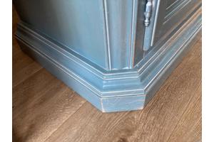 Mintgroen dressoir (146 b x 90 h x 61 d)