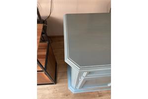 Mintgroen dressoir (146 b x 90 h x 61 d)