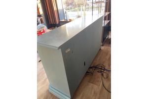 Mintgroen dressoir (146 b x 90 h x 61 d)