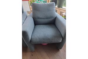 Bank met twee stoelen