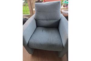 Bank met twee stoelen