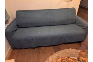 Bank met twee stoelen