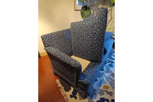 Klassieke blauwe bank in goed staat