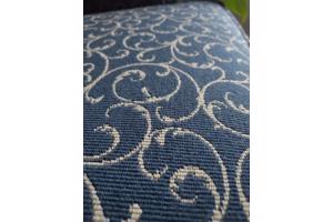 Klassieke blauwe bank in goed staat