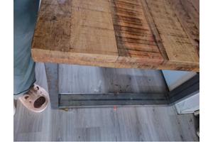 Mangohouten eet tafel