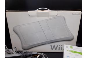 Nintendo Wii + 4 controllers + 2 nunchuks + 1 Wii geweer + 7