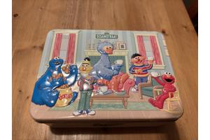 Pickwick Sesamstraat Koekblik met reliëf deksel