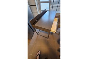 Ikea bureau met stoel grijs