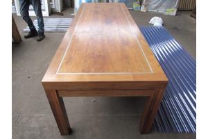 4 Tafels, 2 Massief eiken, 1hardhout en 1 industriële tafel