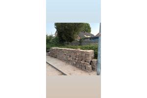 Gratis af te halen: een grote partij gebruikte klinkers. Ideaal voor het aanleggen van een terras, oprit of pad in de tuin. De klinkers zijn in goede staat en kunnen nog prima een ronde mee. Zelf ophalen en laden.