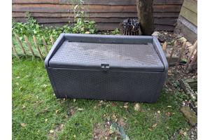 Plastic opslagbox voor in de tuin.